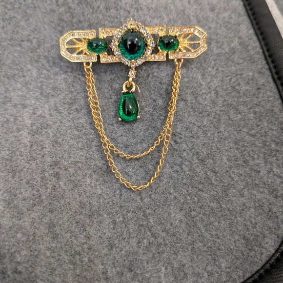 Jewelry - Vintage Art Deco Style Emerald Green Gold Tone Brooch Pin with Draped Chain